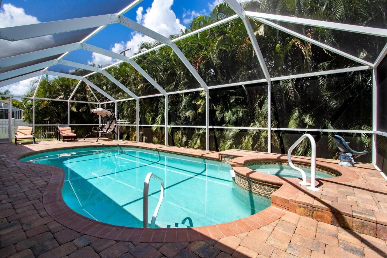 Luxury Home, Hot Tub, Heated Pool, Tiki Bar - Villa Spain Cape Coral Exterior photo